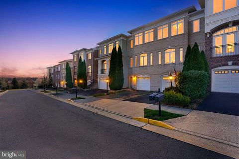 Townhouse For Sale - 43569 Wild Indigo Terrace<br/> LEESBURG, VA 20176