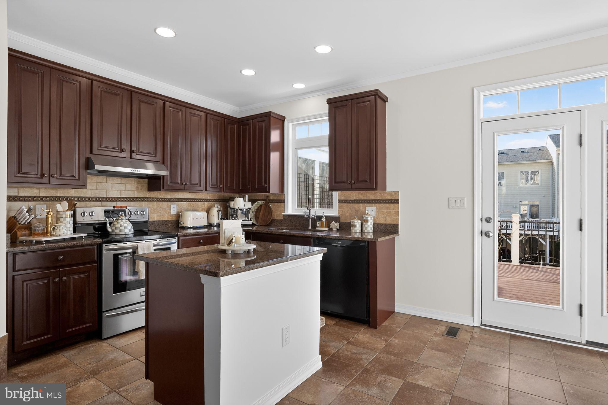 LANSDOWNE ON THE POTOMAC - Residential