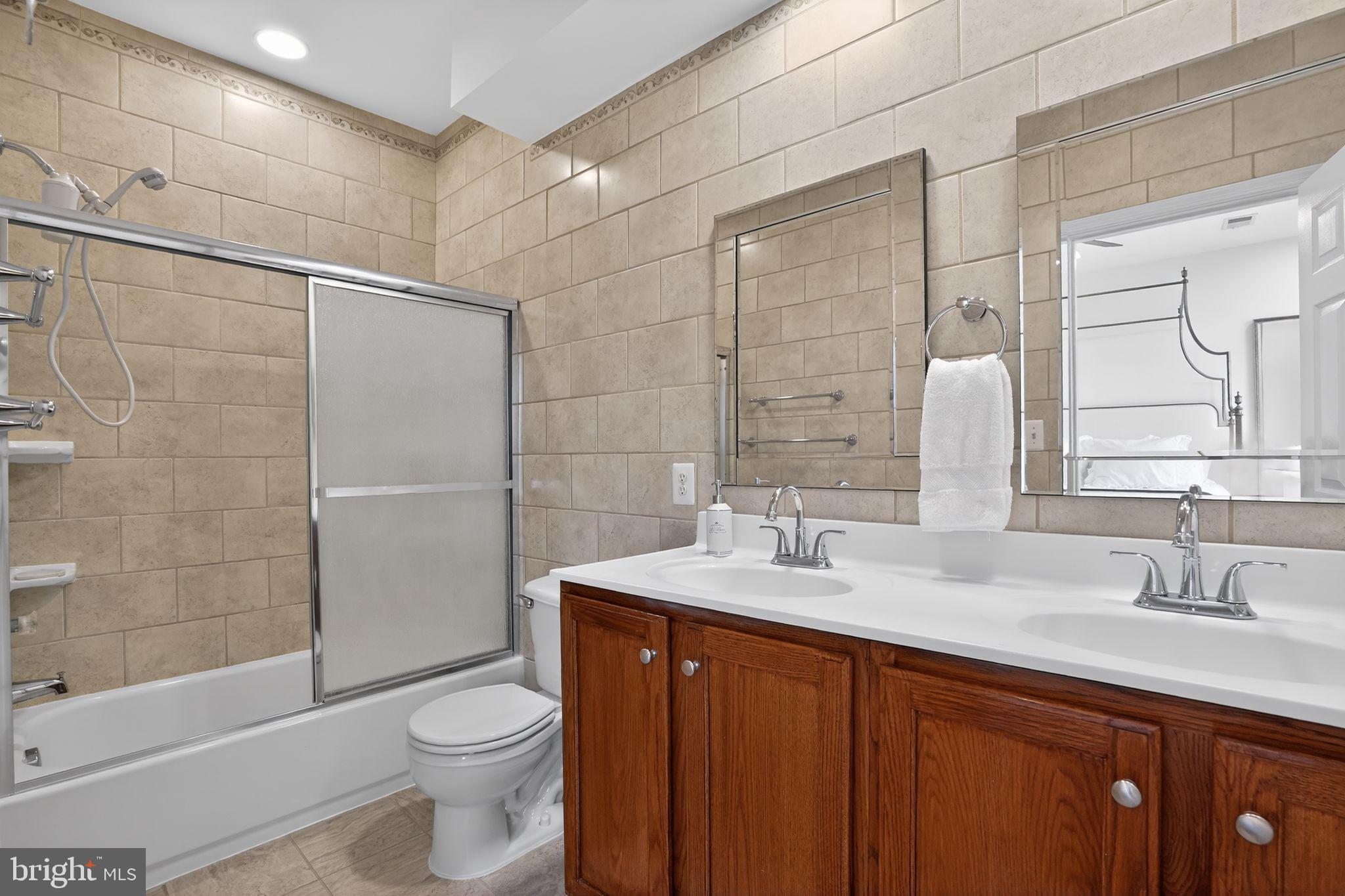 LANSDOWNE ON THE POTOMAC - Residential