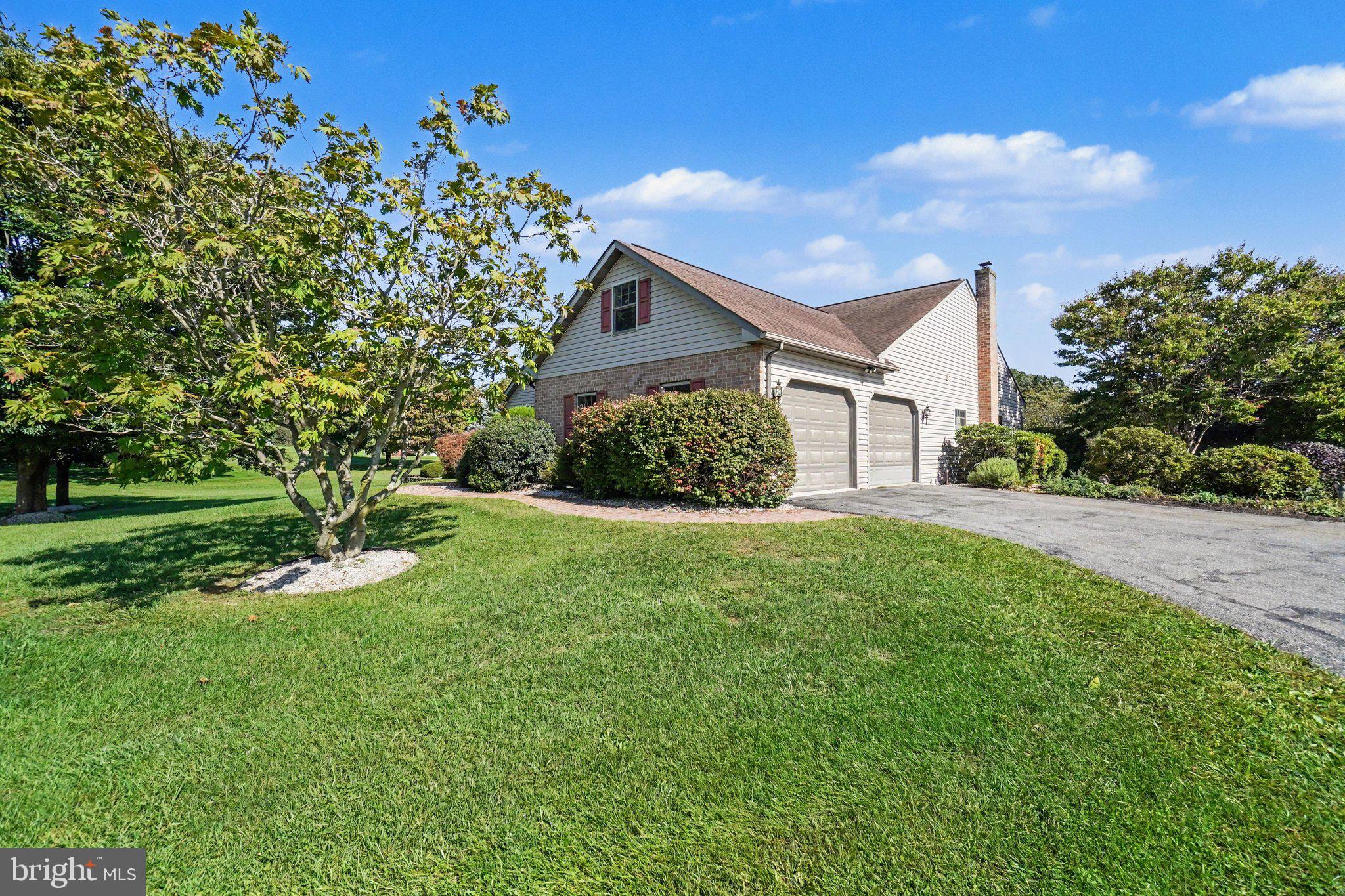 17 FOXWOOD DRIVE