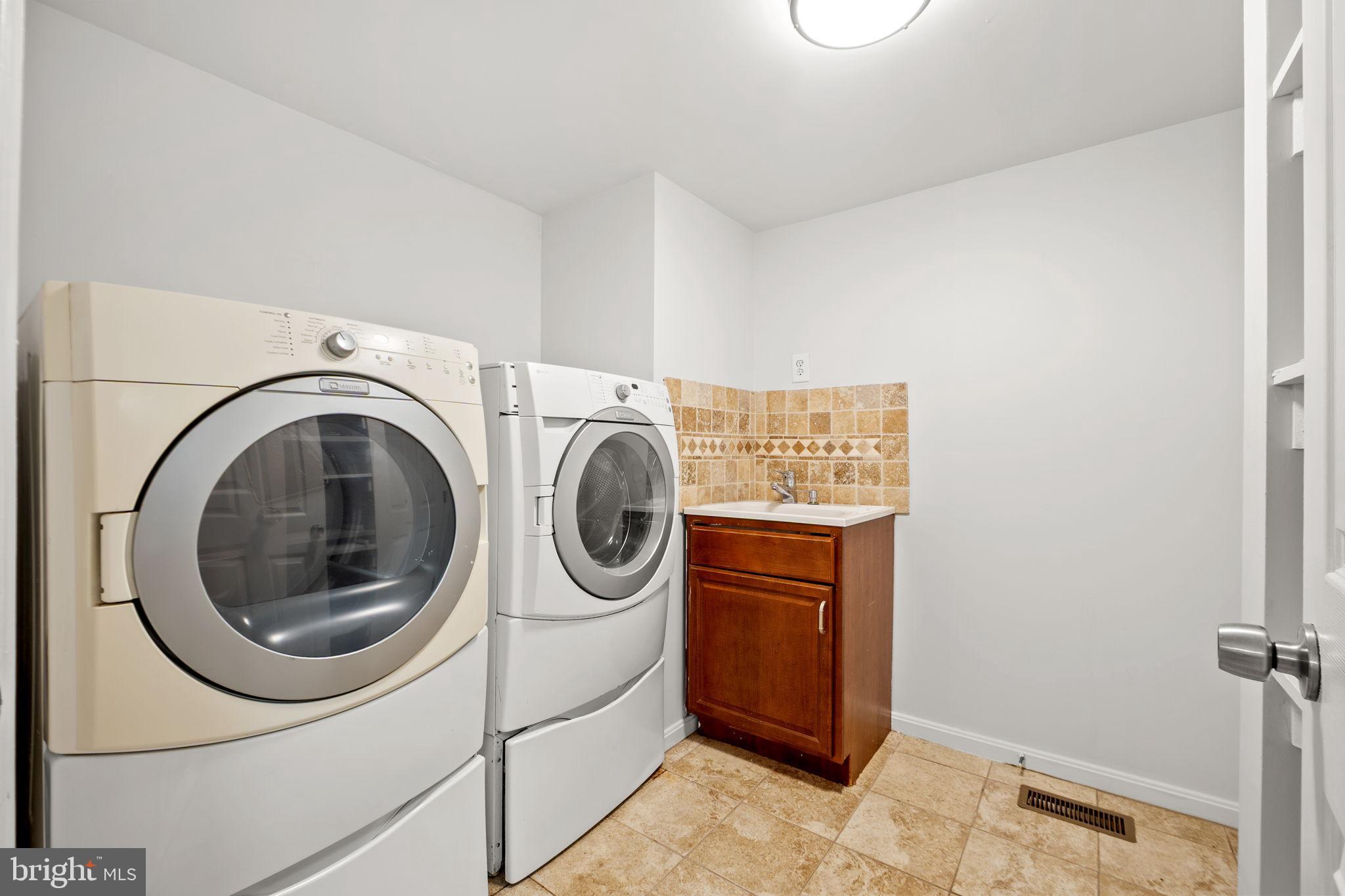 BATTERSEA ON THE BAY - Residential