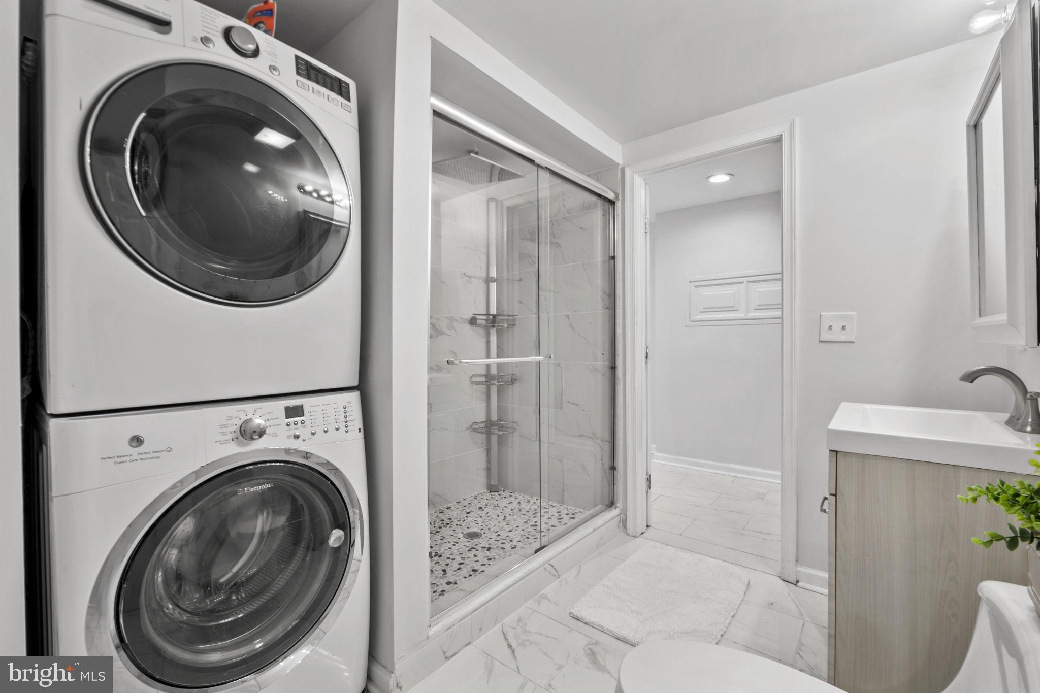 BATTERSEA ON THE BAY - Residential