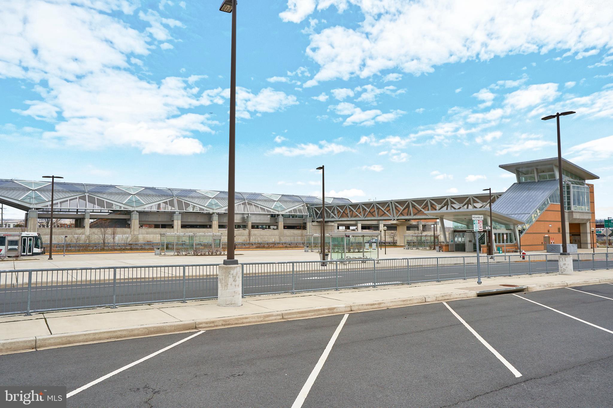 LOUDOUN VALLEY ESTATES - Residential Lease