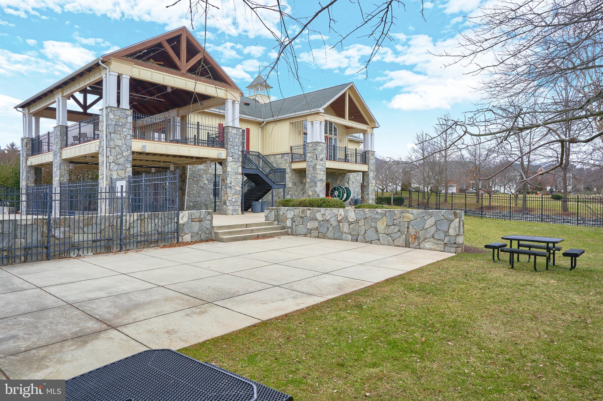 LOUDOUN VALLEY ESTATES - Residential Lease