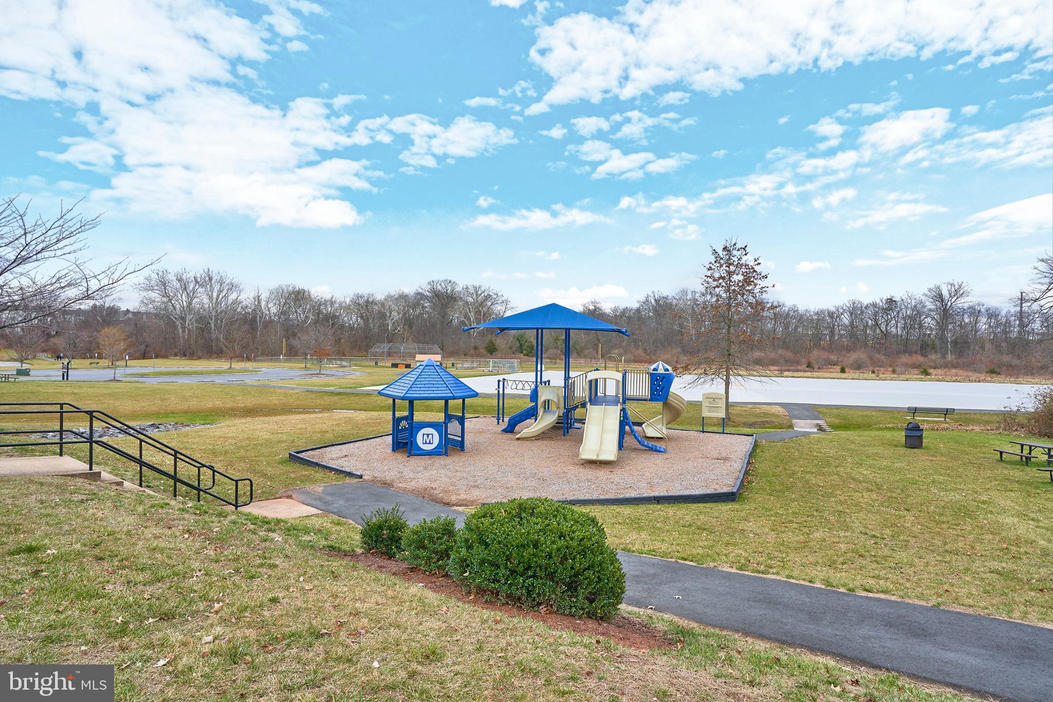 LOUDOUN VALLEY ESTATES - Residential Lease