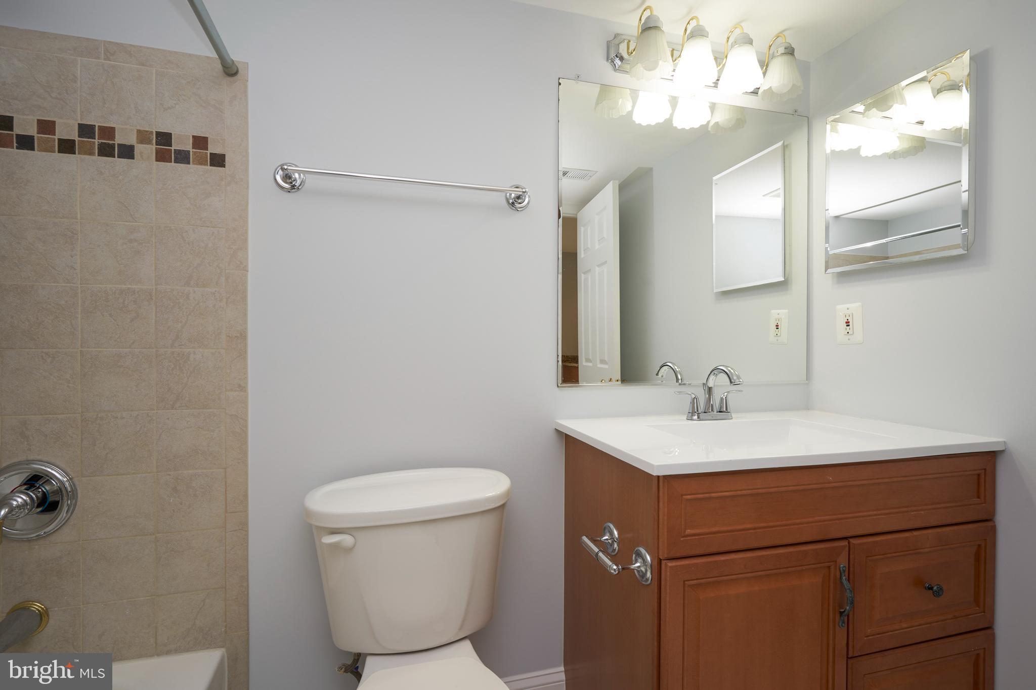 LOUDOUN VALLEY ESTATES - Residential Lease