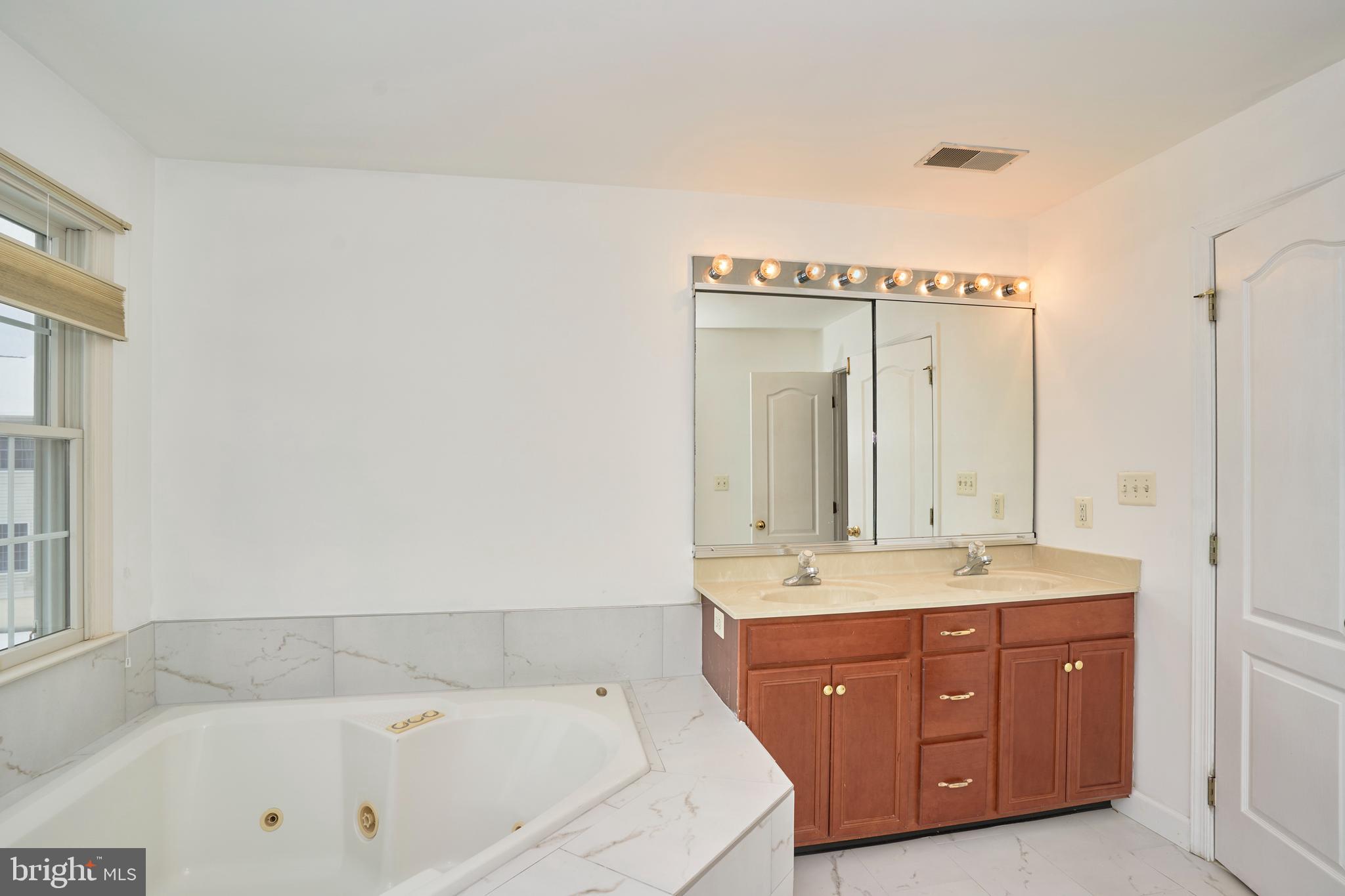 LOUDOUN VALLEY ESTATES - Residential Lease