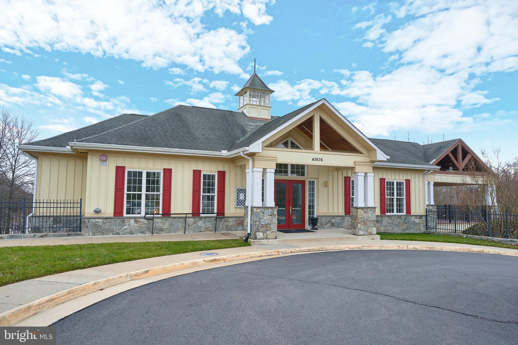 LOUDOUN VALLEY ESTATES - Residential Lease