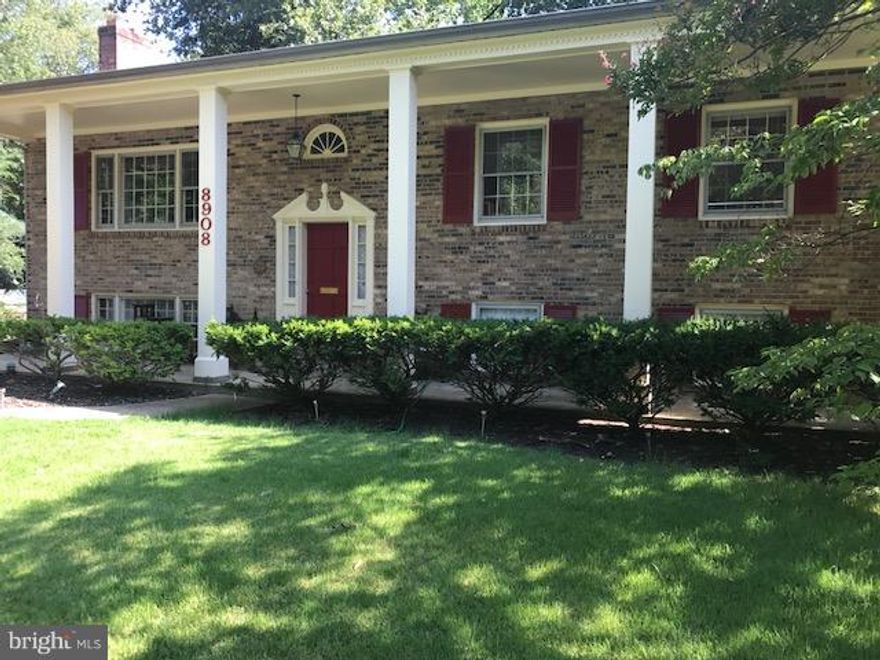 Spacious home in desirable  Fort Hunt neighborhood  features a large open kitchen with granite counters,  wood cabinets, tile floor, and french doors to deck off of dining area overlooking the backyard.  LR offers a wood burning Fireplace  large windows and  hardwood floors . MBR includes a whirlpool tub, separate shower and walk-in closet.
  Lower level features huge family room, second wood burning FP,  2 bedrooms, 2 full bathrooms and Laundry room.  The 2 car side loading garage is just off of the Laundry room.  Recent updates include new roof, HVAC,  electrical panel, water heater, and backyard drainage system.  Great location, close to the river,  Mount Vernon Trail and  Short drive to Old Town Alexandria, Airport, and area shopping.  Enjoy a lovely commute along GW Parkway.