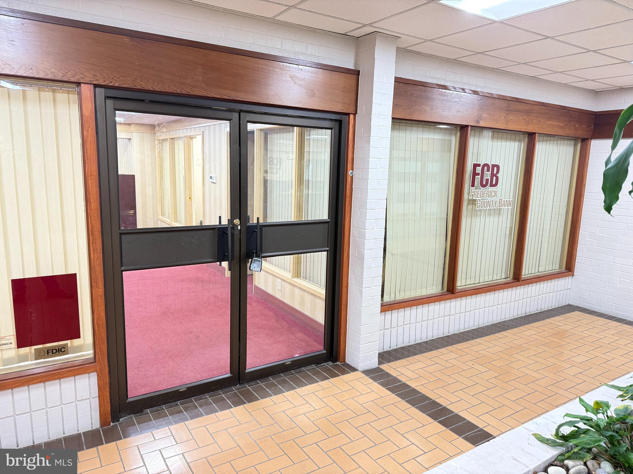 THOMAS JOHNSON SURGERY CENTER - Commercial Lease