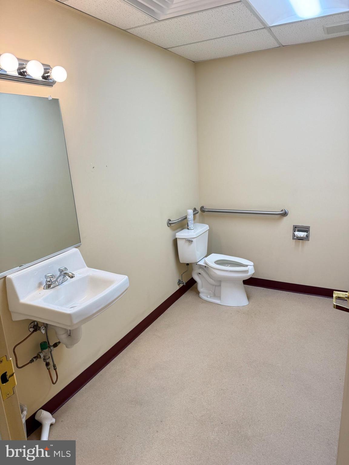 THOMAS JOHNSON SURGERY CENTER - Commercial Lease