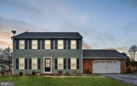 Photo of 1317 Crown Vetch Drive, Landisville, PA 17538 (MLS # PALA2046718)