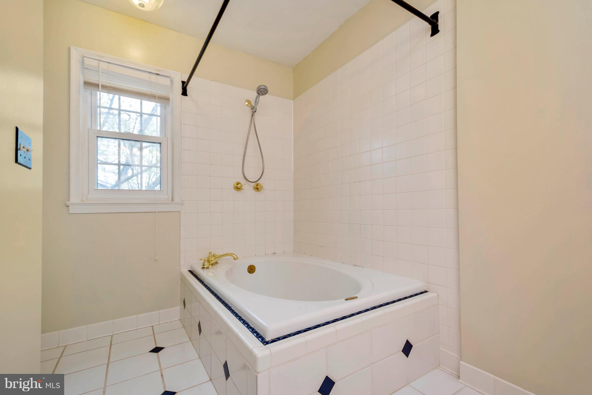 SHERATON HILLS EAST - Residential