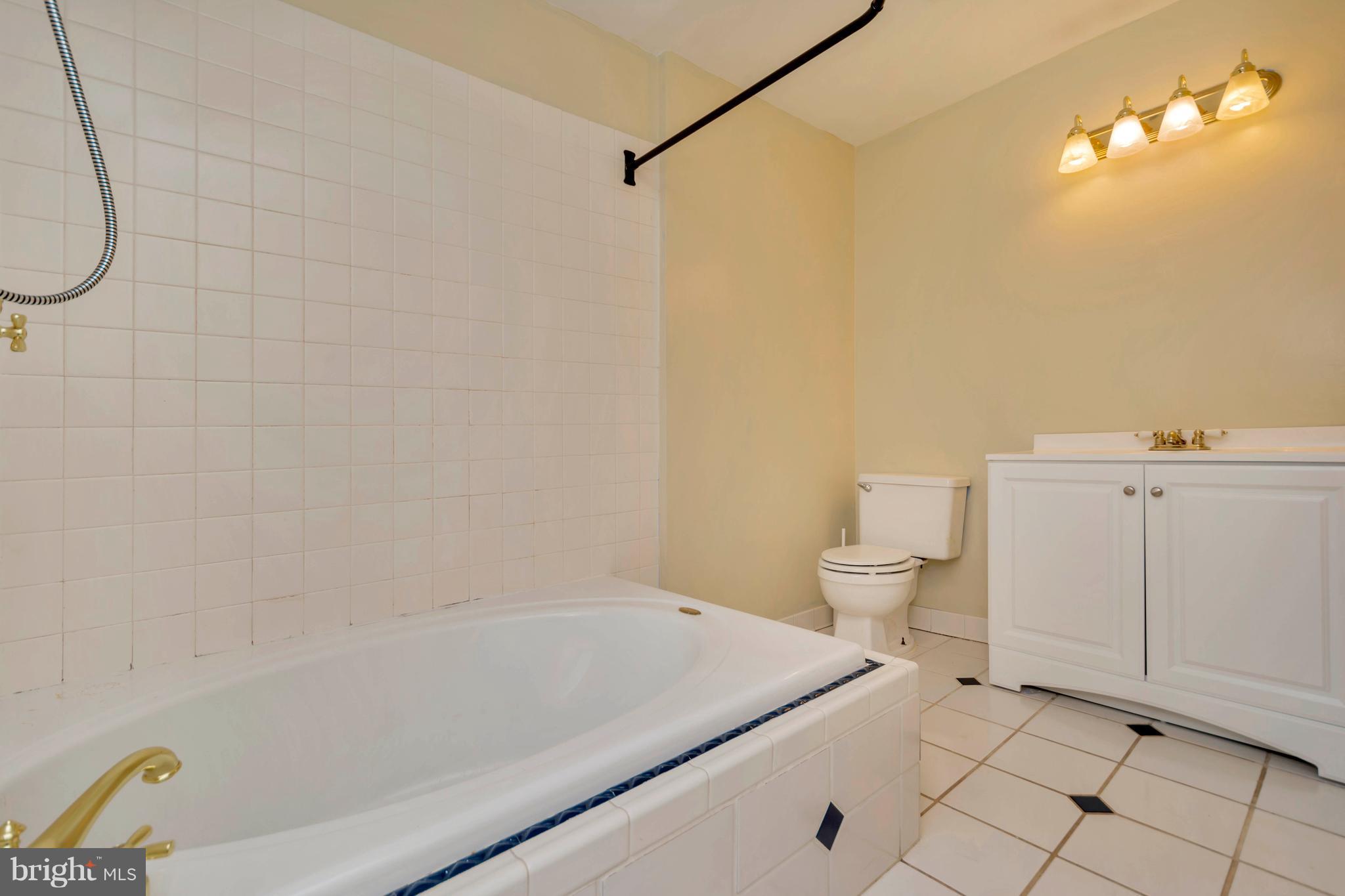 SHERATON HILLS EAST - Residential