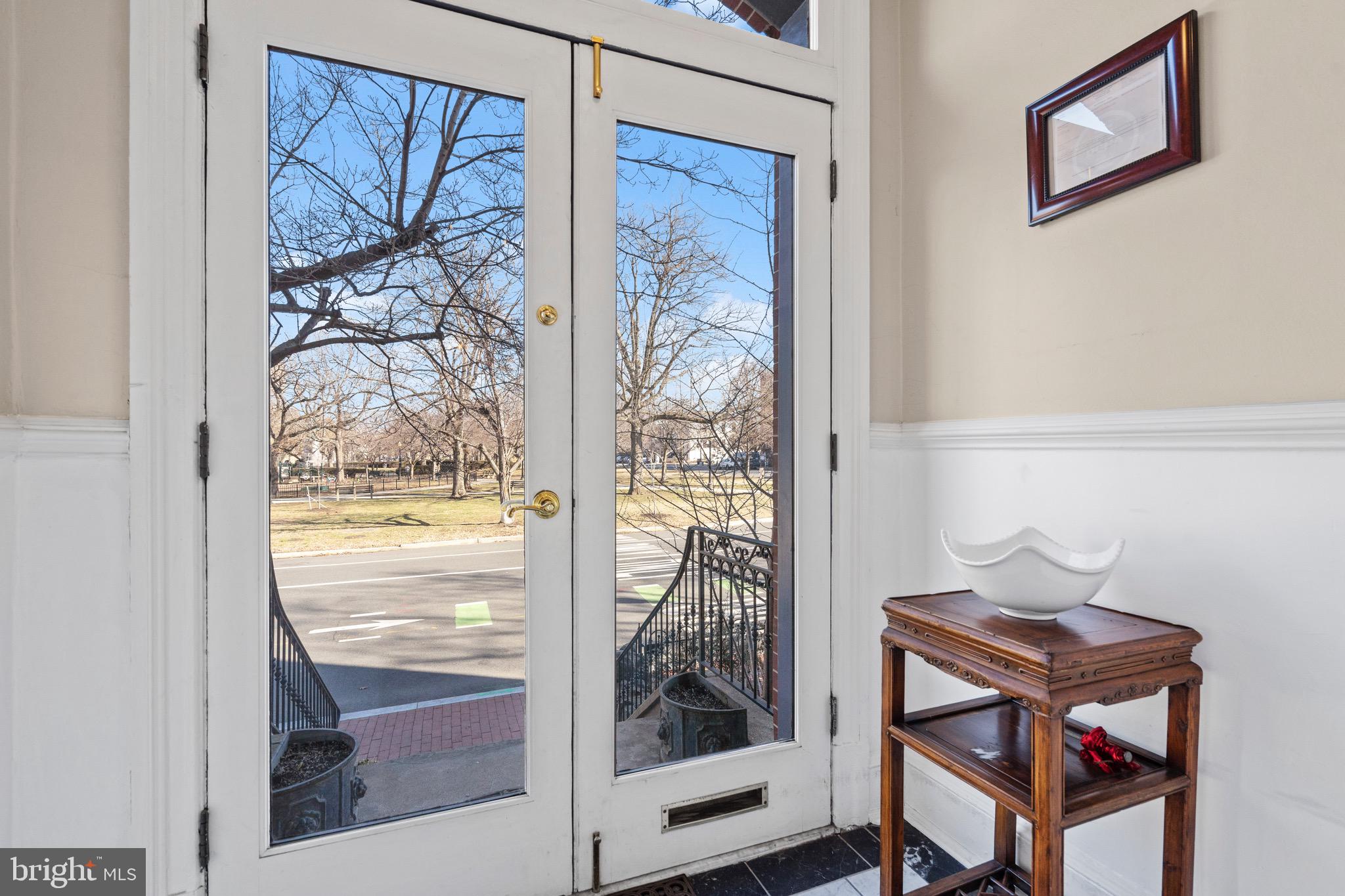 226 4TH STREET NE