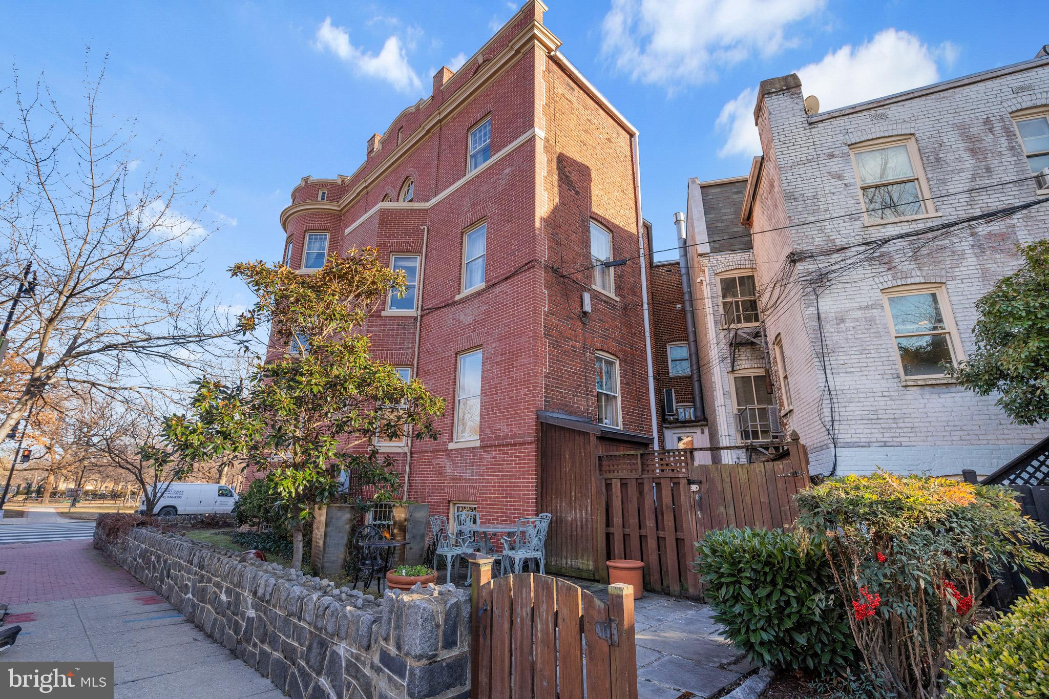 CAPITOL HILL - Residential