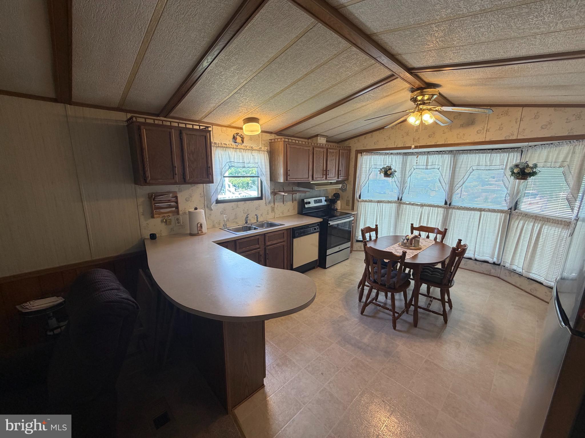 65 KATHY LANE 651