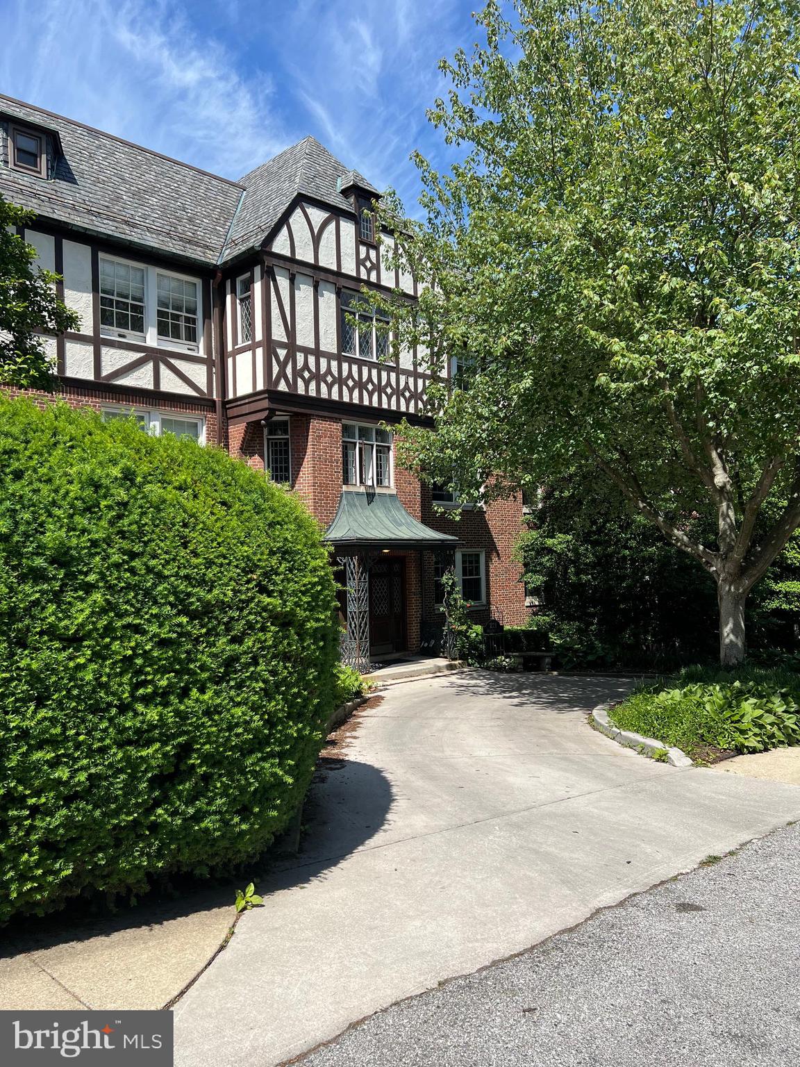 221 RIDGEMEDE ROAD 302