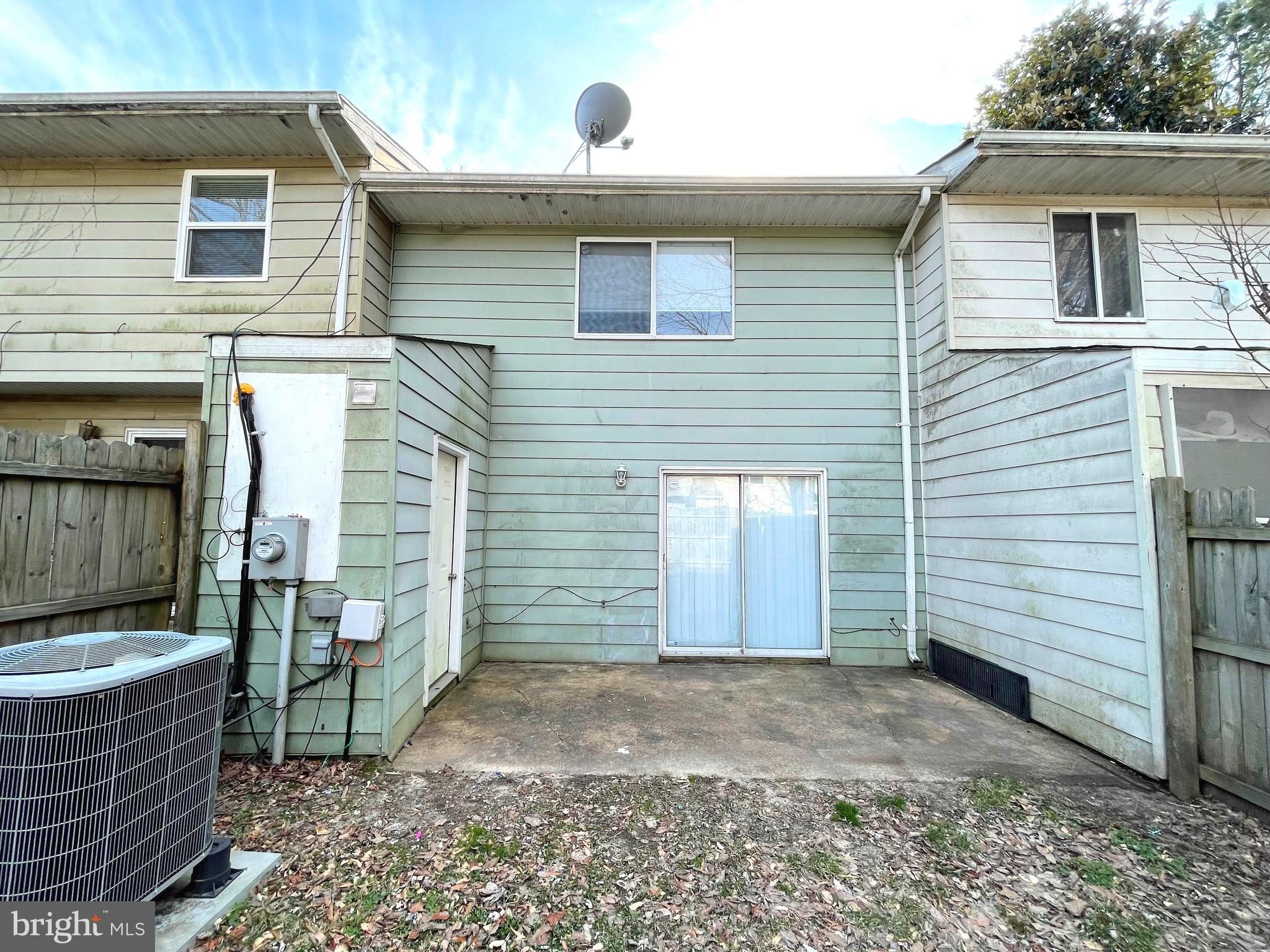 COLONY SQUARE - Residential Lease