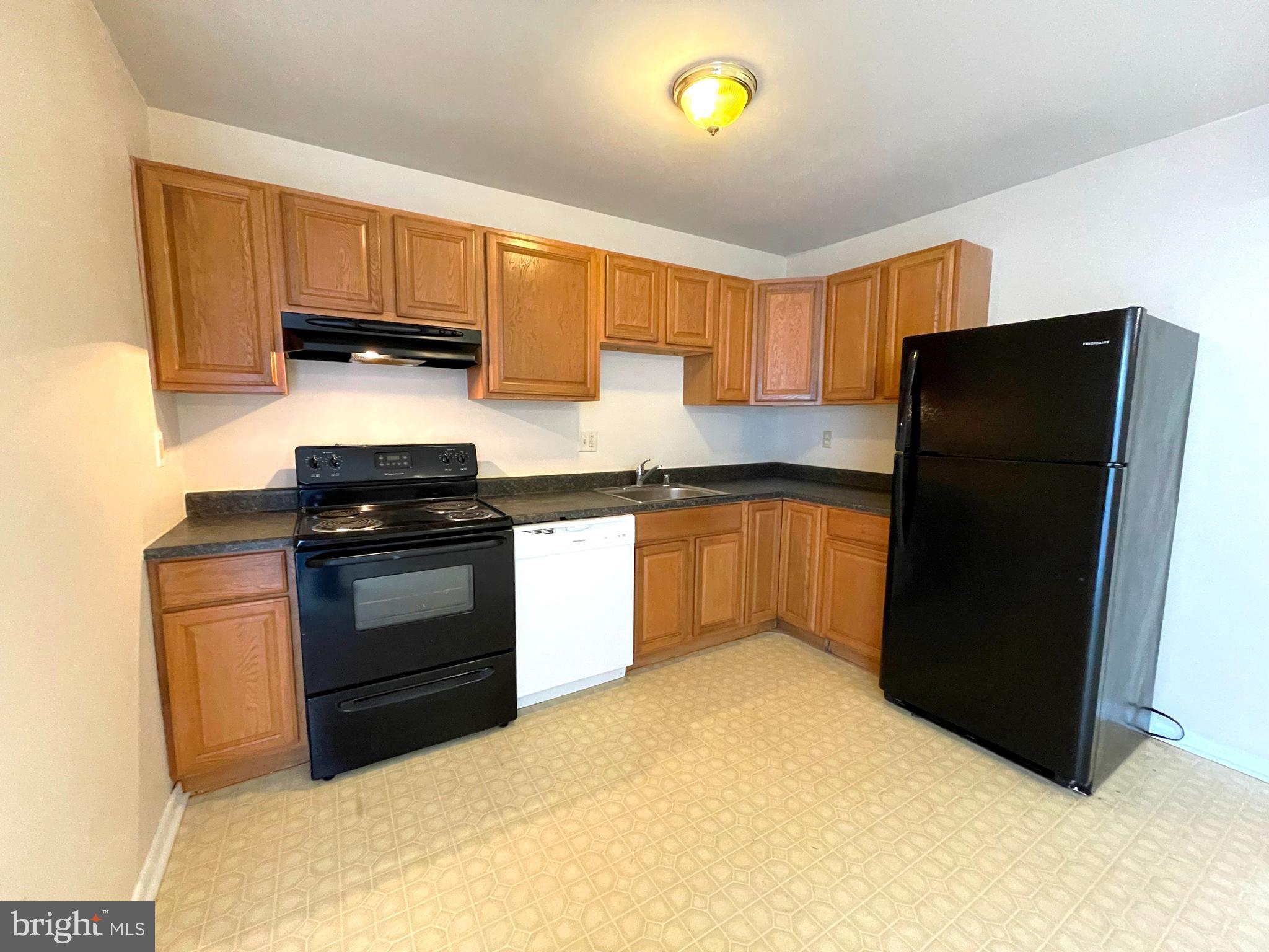 COLONY SQUARE - Residential Lease