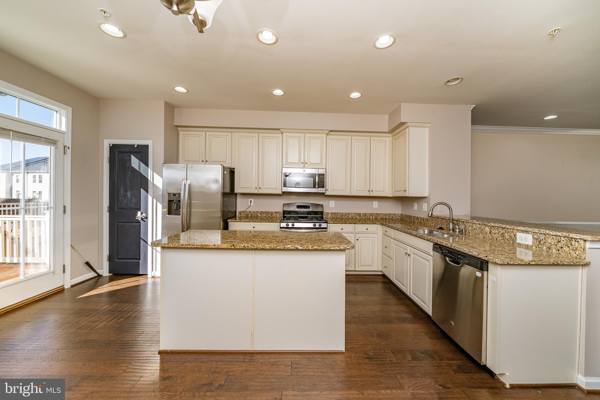 CREEKSIDE VILLAGE AT TANYARD SPRINGS - Residential