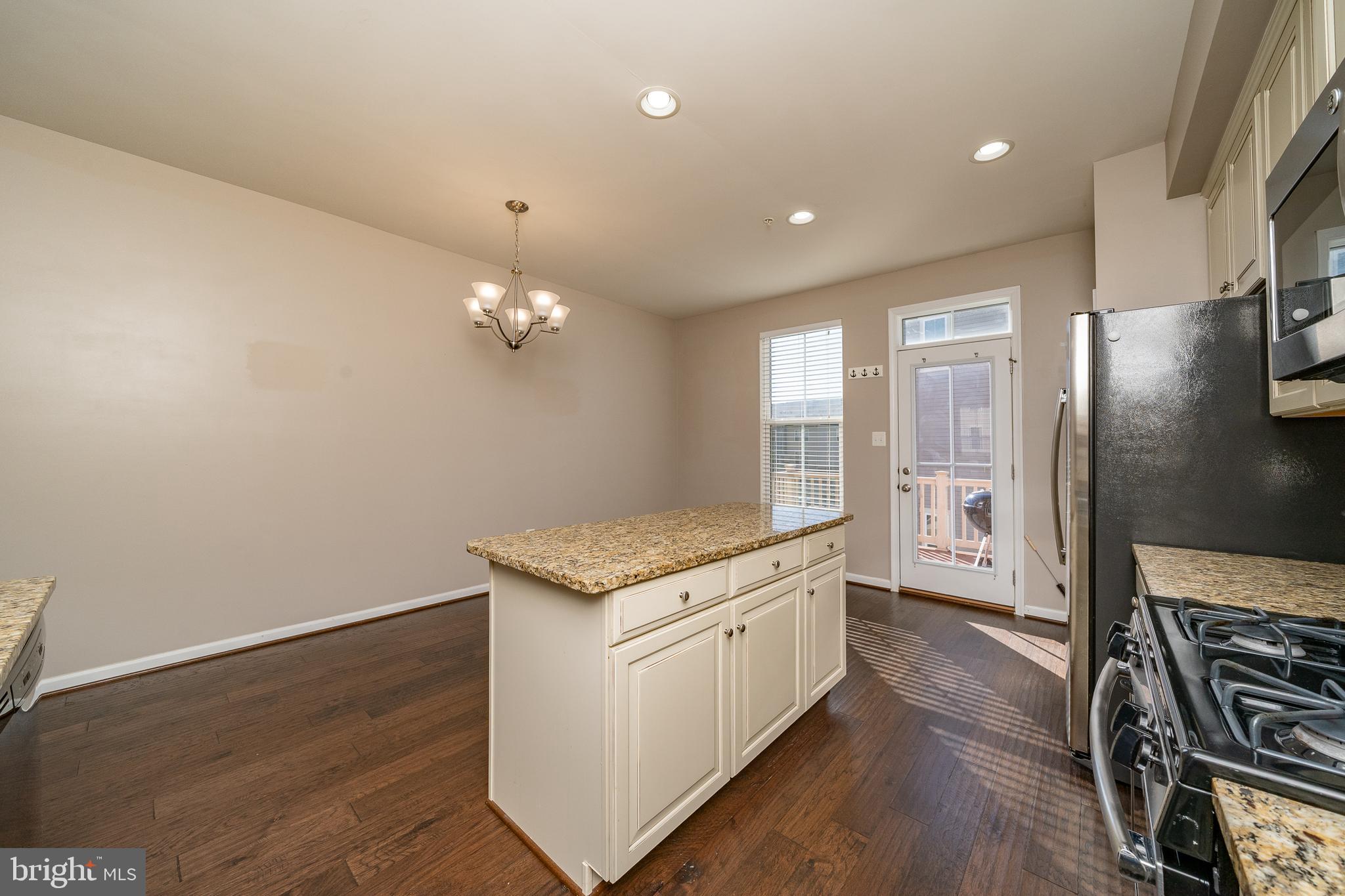 CREEKSIDE VILLAGE AT TANYARD SPRINGS - Residential