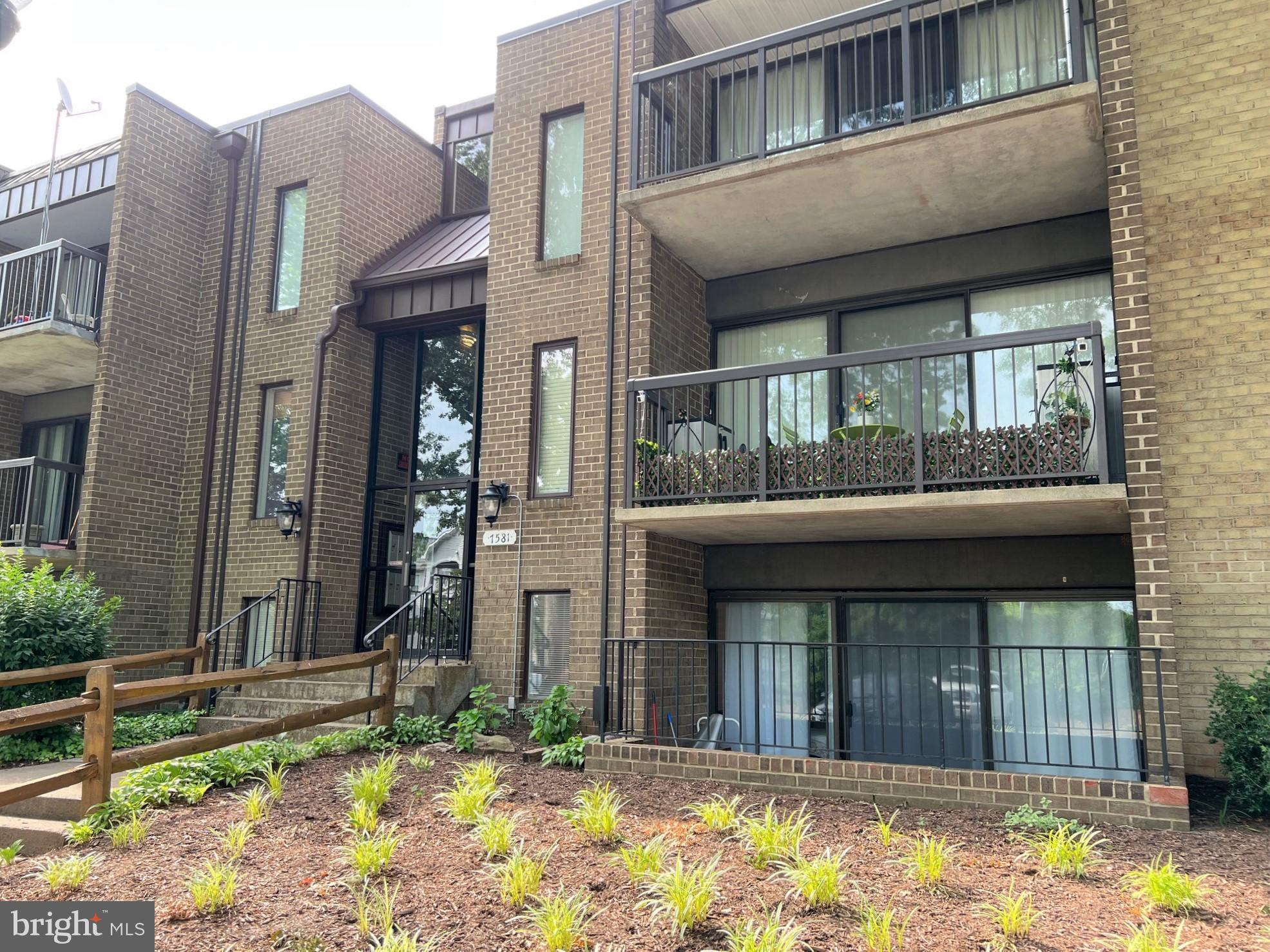 SUMMERTREE CONDO APTS - Residential