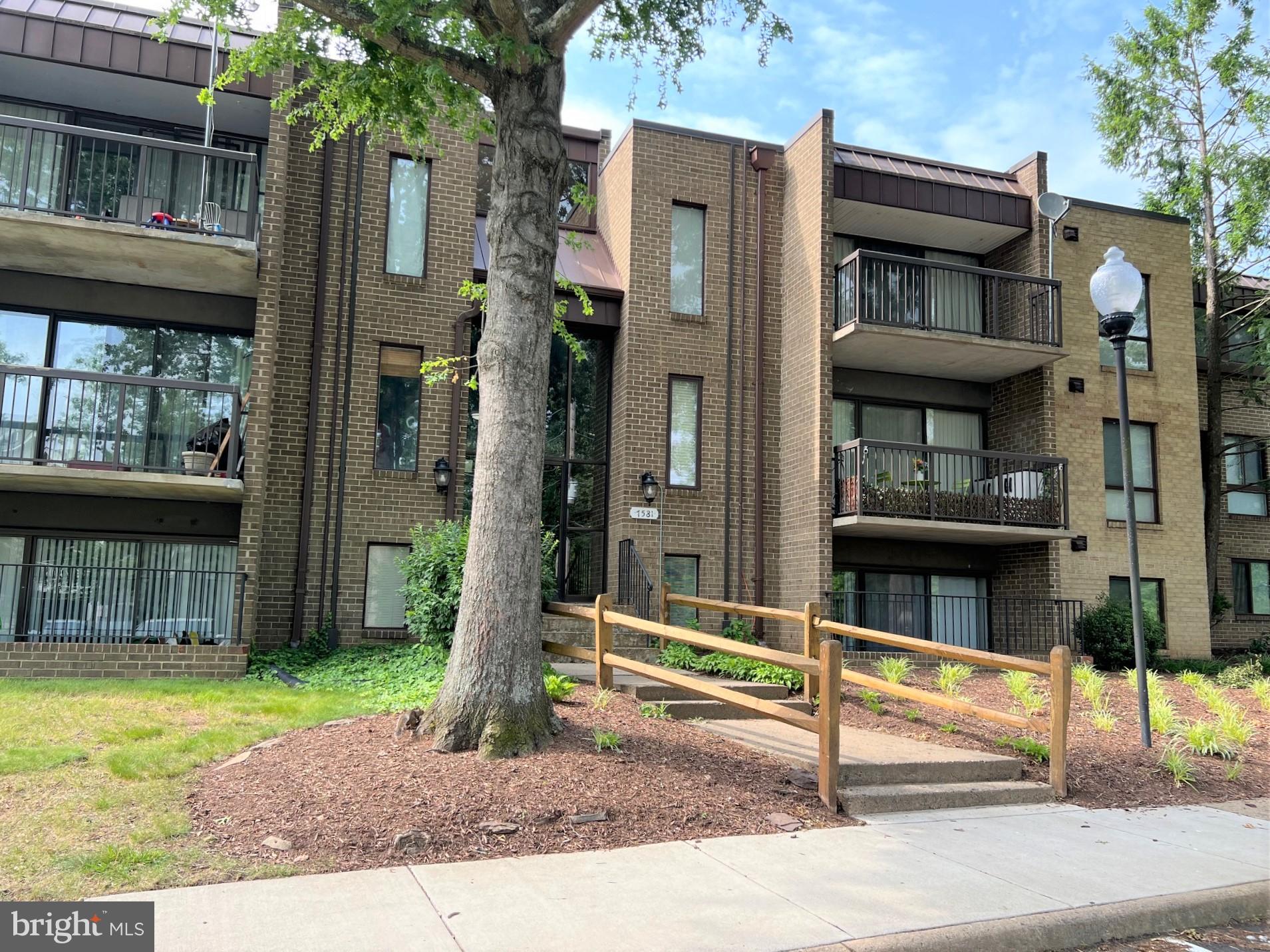 SUMMERTREE CONDO APTS - Residential