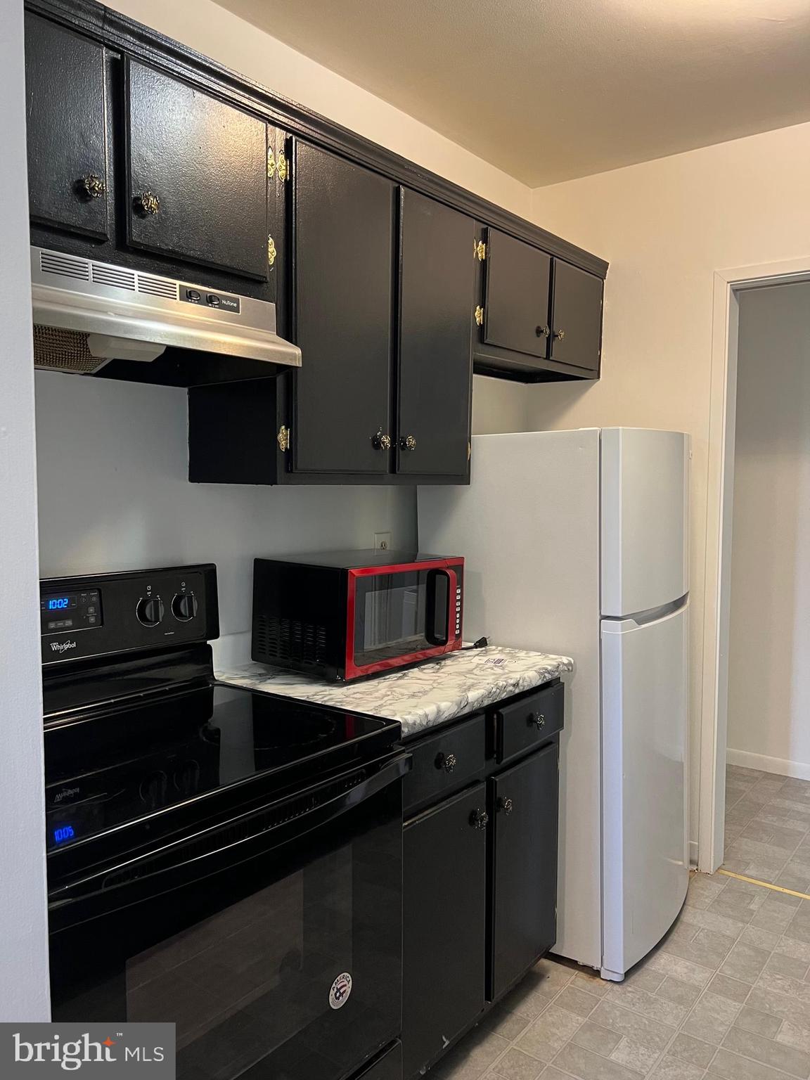 SUMMERTREE CONDO APTS - Residential