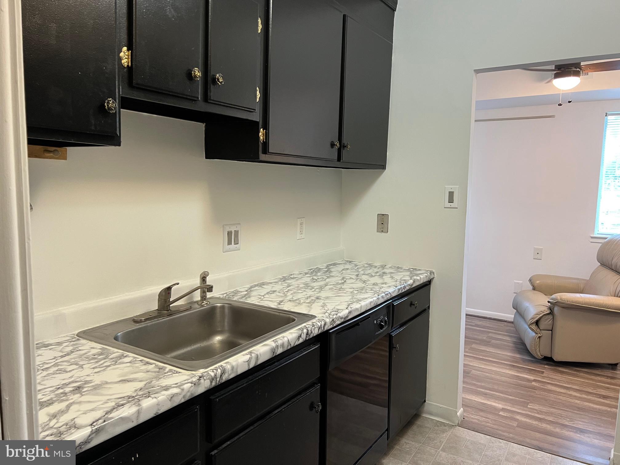 SUMMERTREE CONDO APTS - Residential