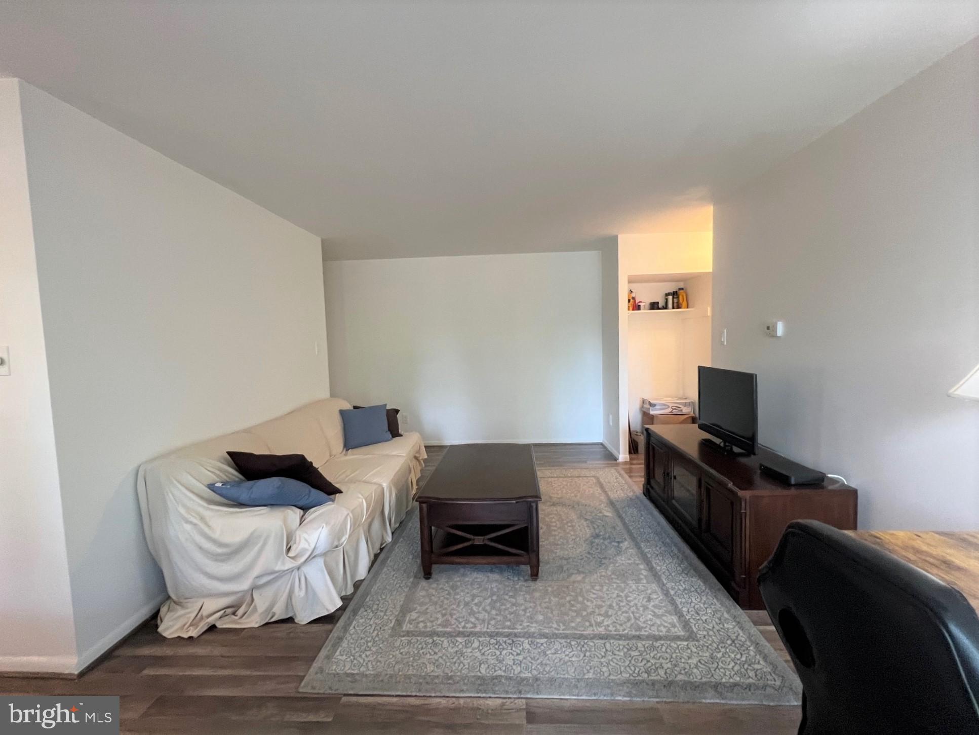 SUMMERTREE CONDO APTS - Residential