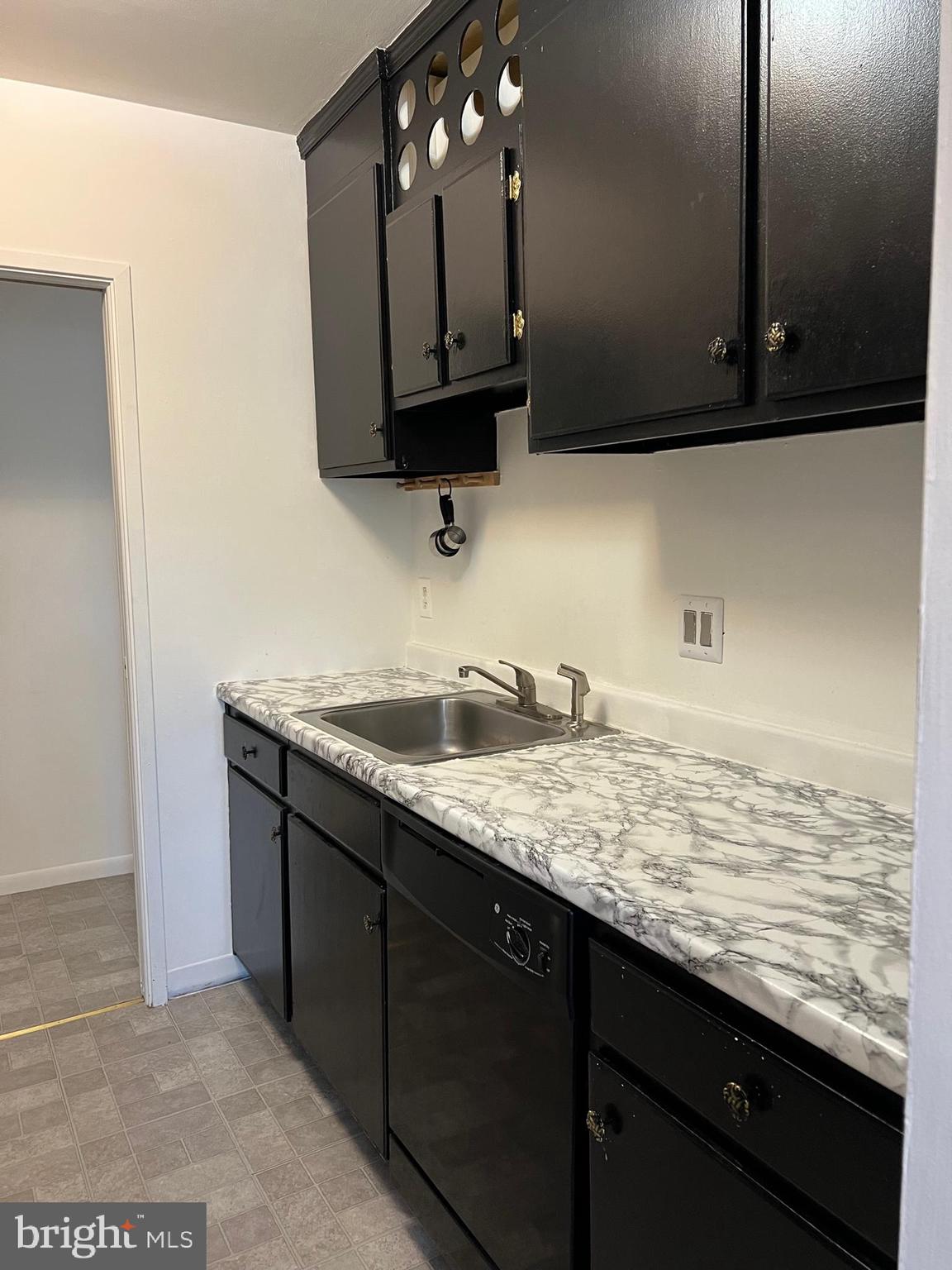 SUMMERTREE CONDO APTS - Residential