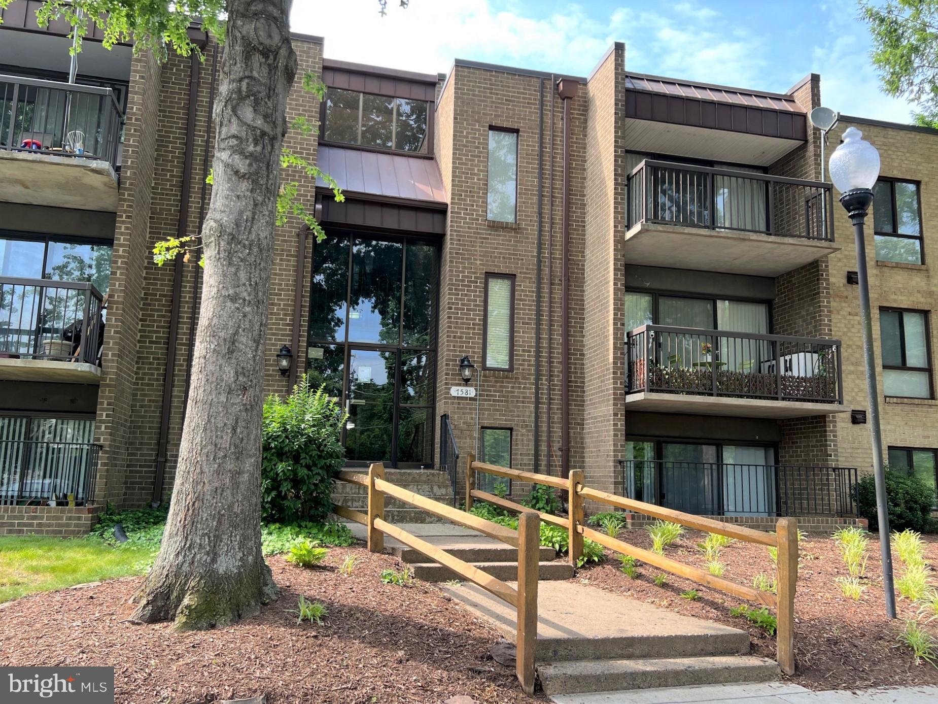 SUMMERTREE CONDO APTS - Residential