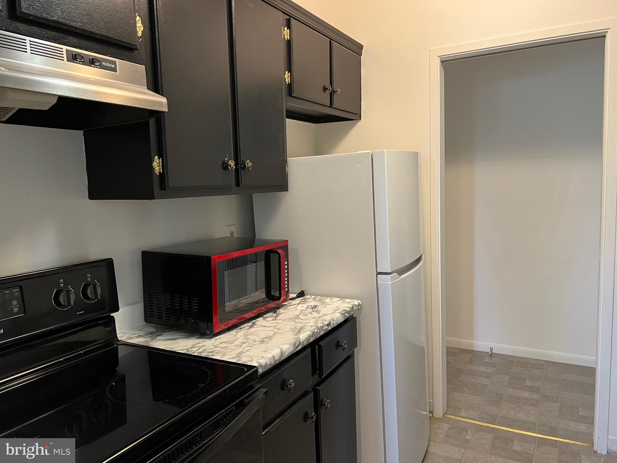 SUMMERTREE CONDO APTS - Residential