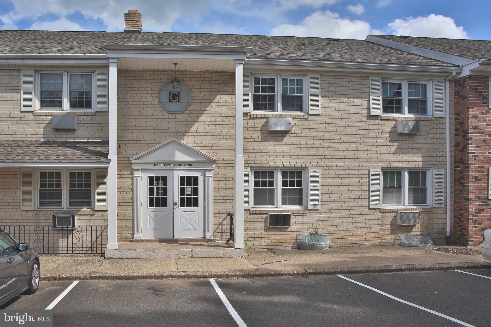 VALLEY HOUSE - Residential