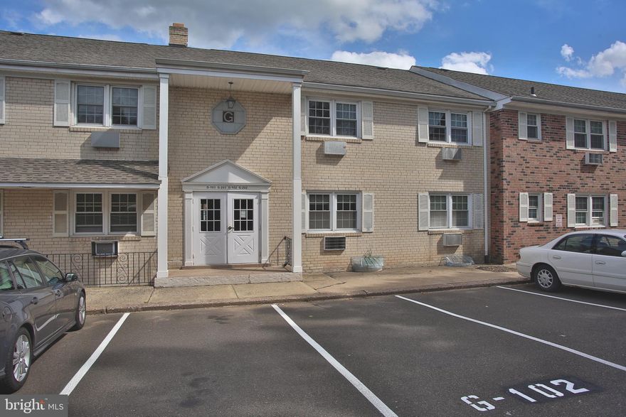 Wonderful two-bedroom 1st-floor condo in Doylestown Borough.  Walking distance to shops, restaurants, and all the borough has to offer.
