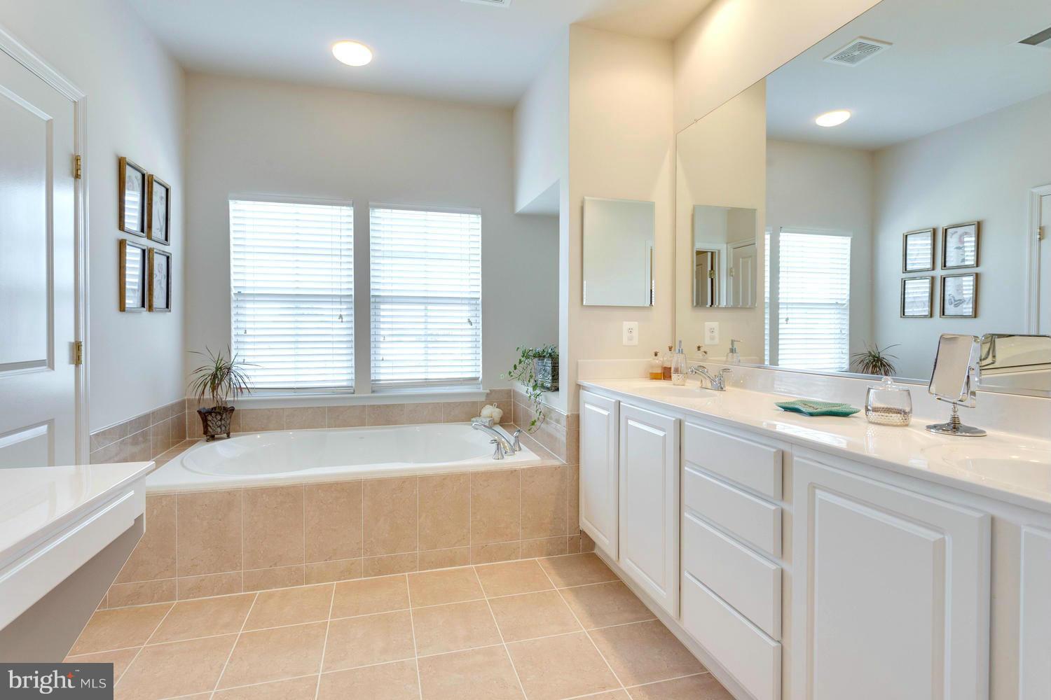 VINT HILL - Residential