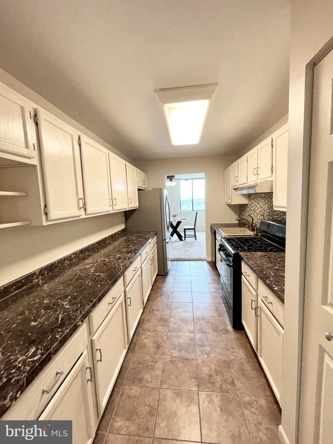 AMERICANA CENTRE - Residential Lease