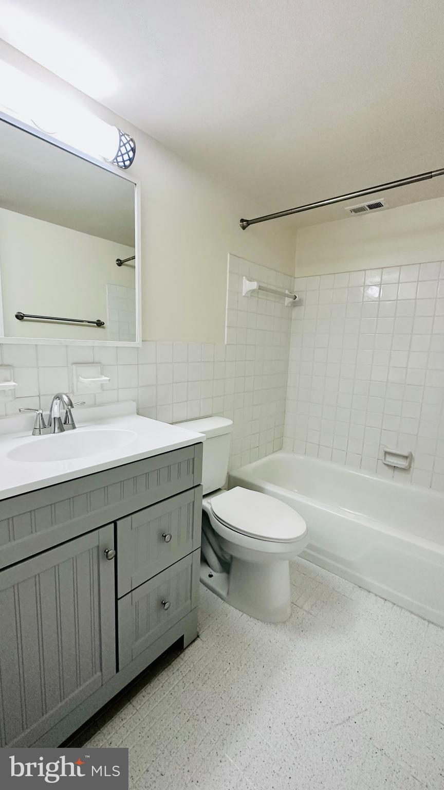 AMERICANA CENTRE - Residential Lease