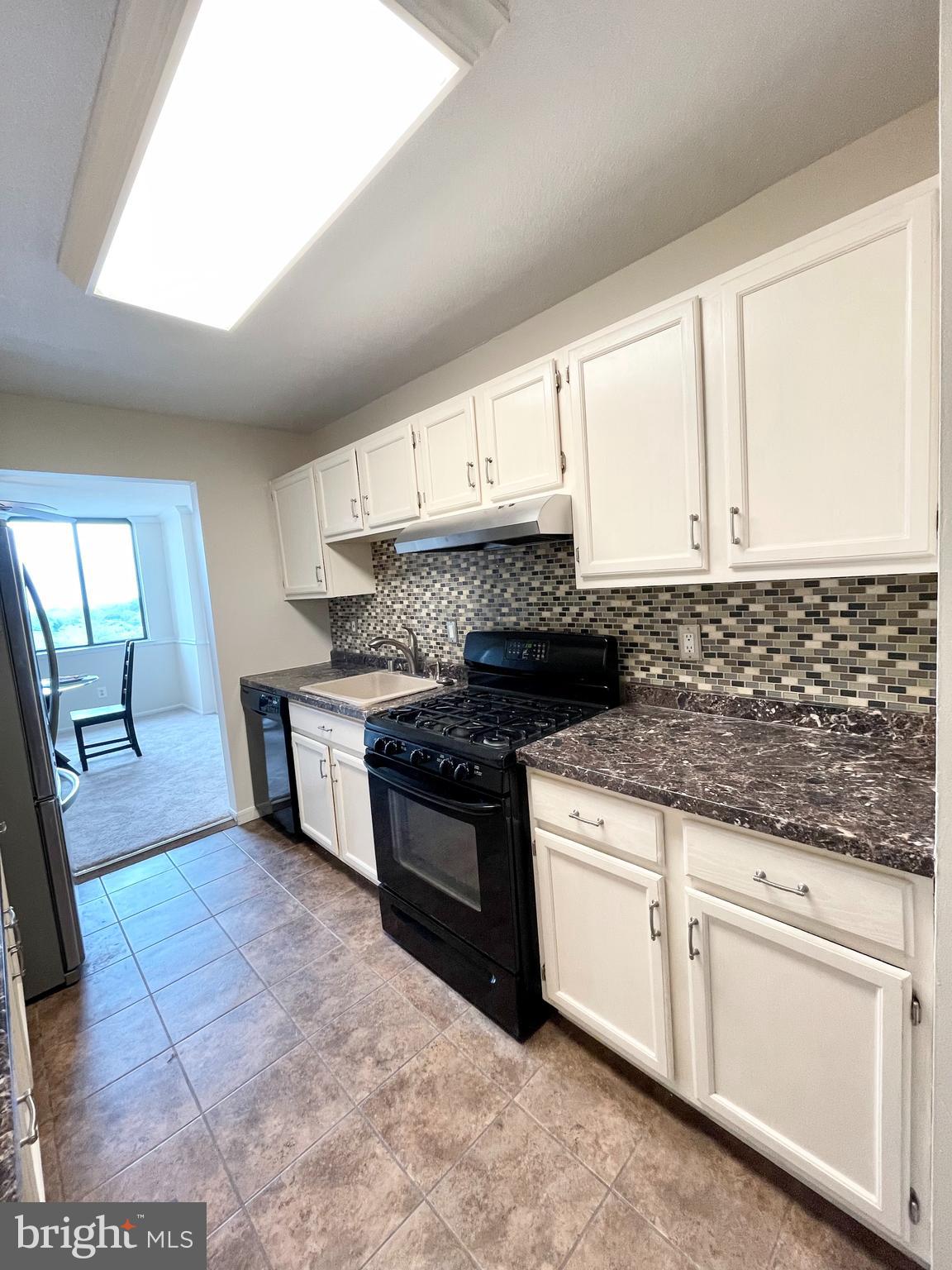 AMERICANA CENTRE - Residential Lease