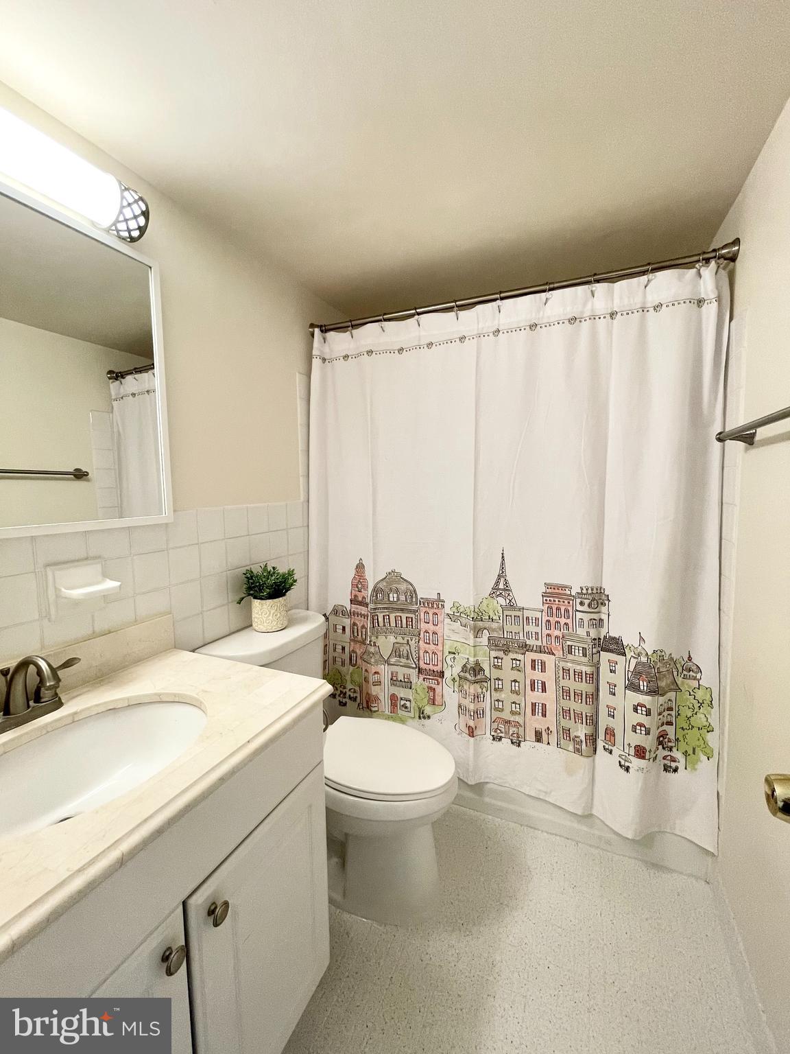 AMERICANA CENTRE - Residential Lease