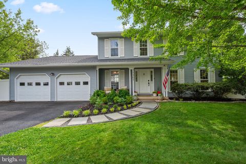 Photo of 1307 Boulder Crest Court, HERNDON, VA 20170 (MLS # VAFX2312484)