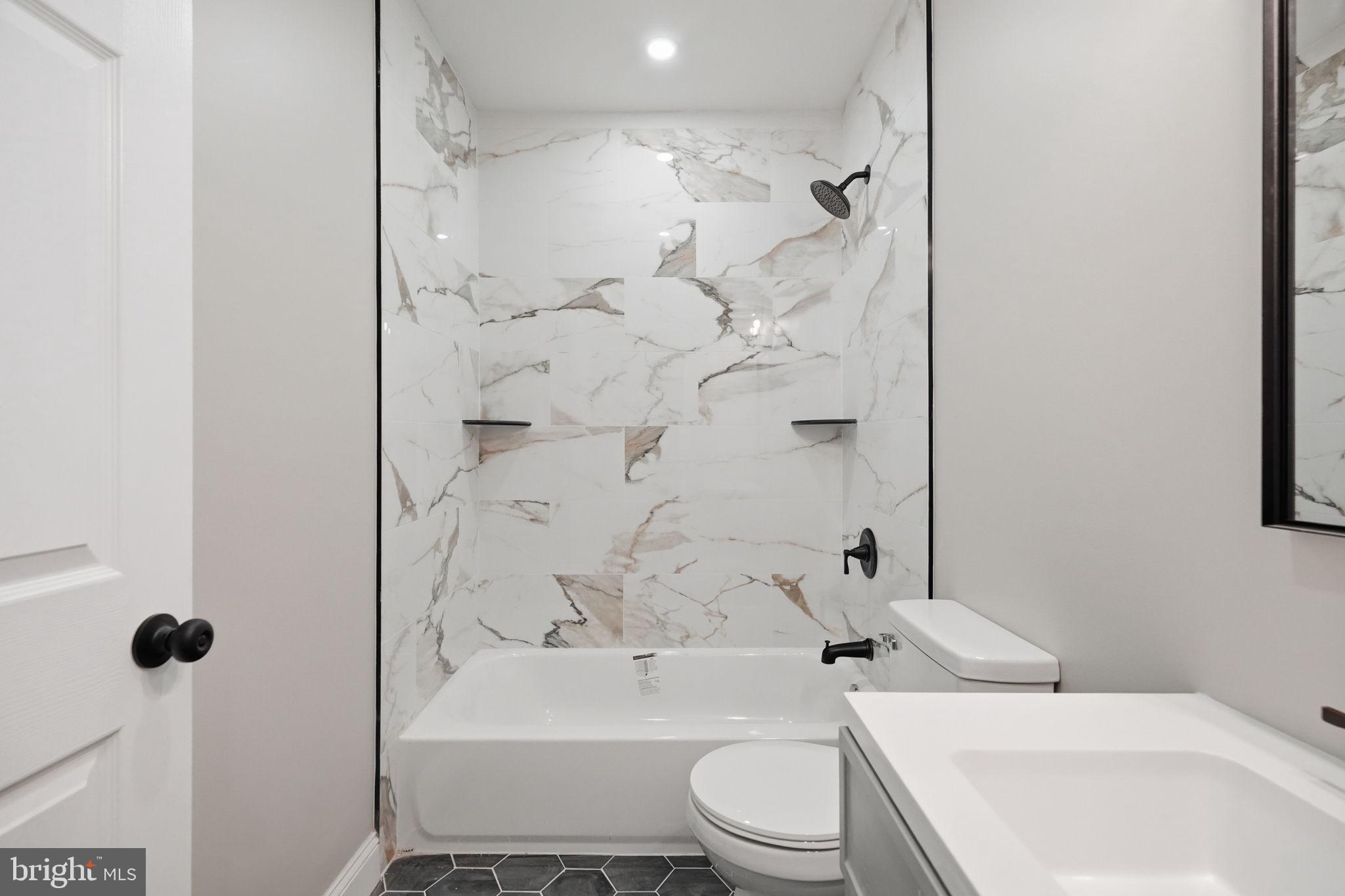 ELMWOOD PARK - Residential Income