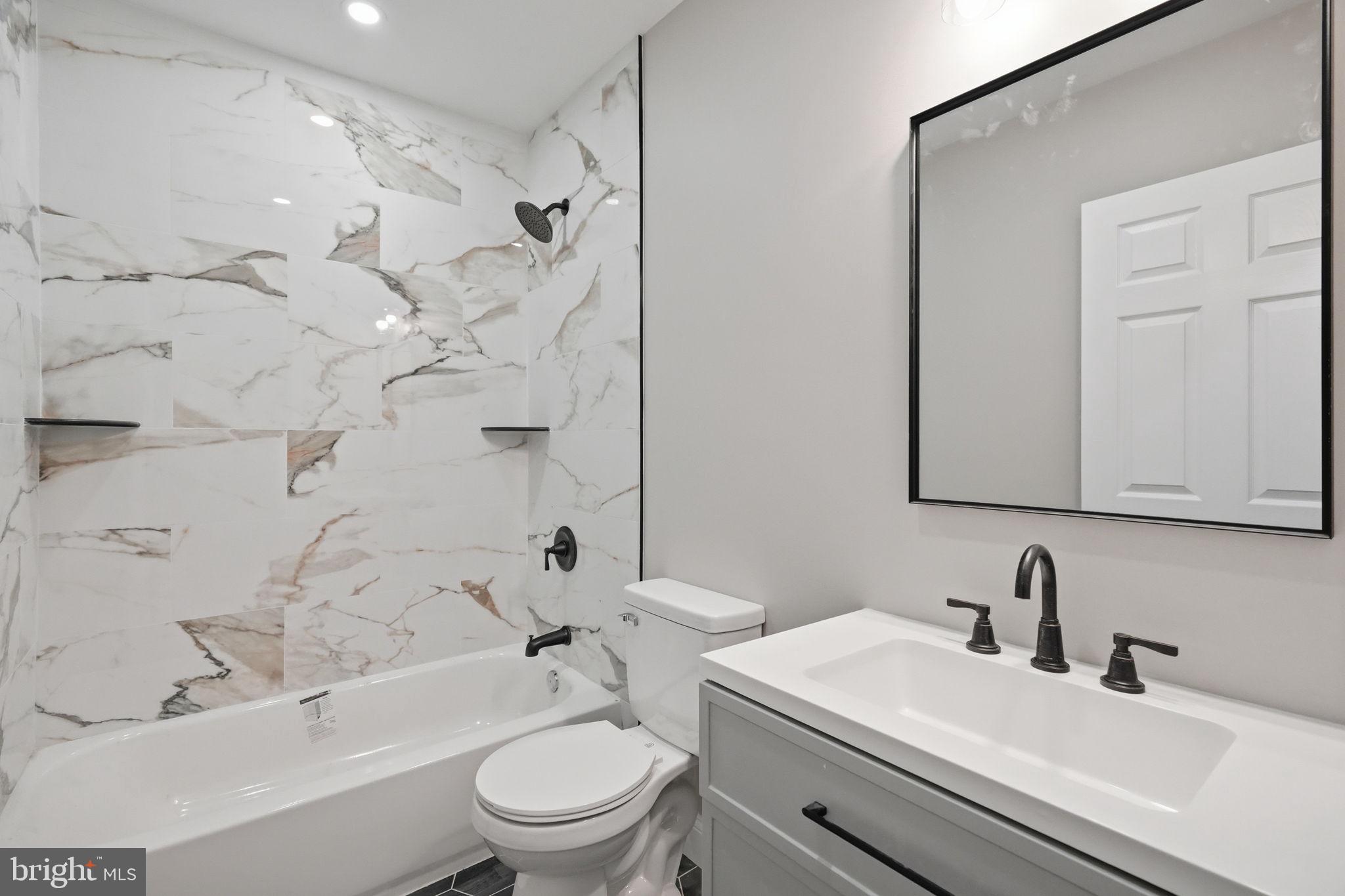 ELMWOOD PARK - Residential Income