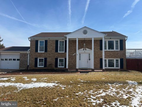 Photo of 5 Coatbridge Court, OLNEY, MD 20832 (MLS # MDMC2218456)
