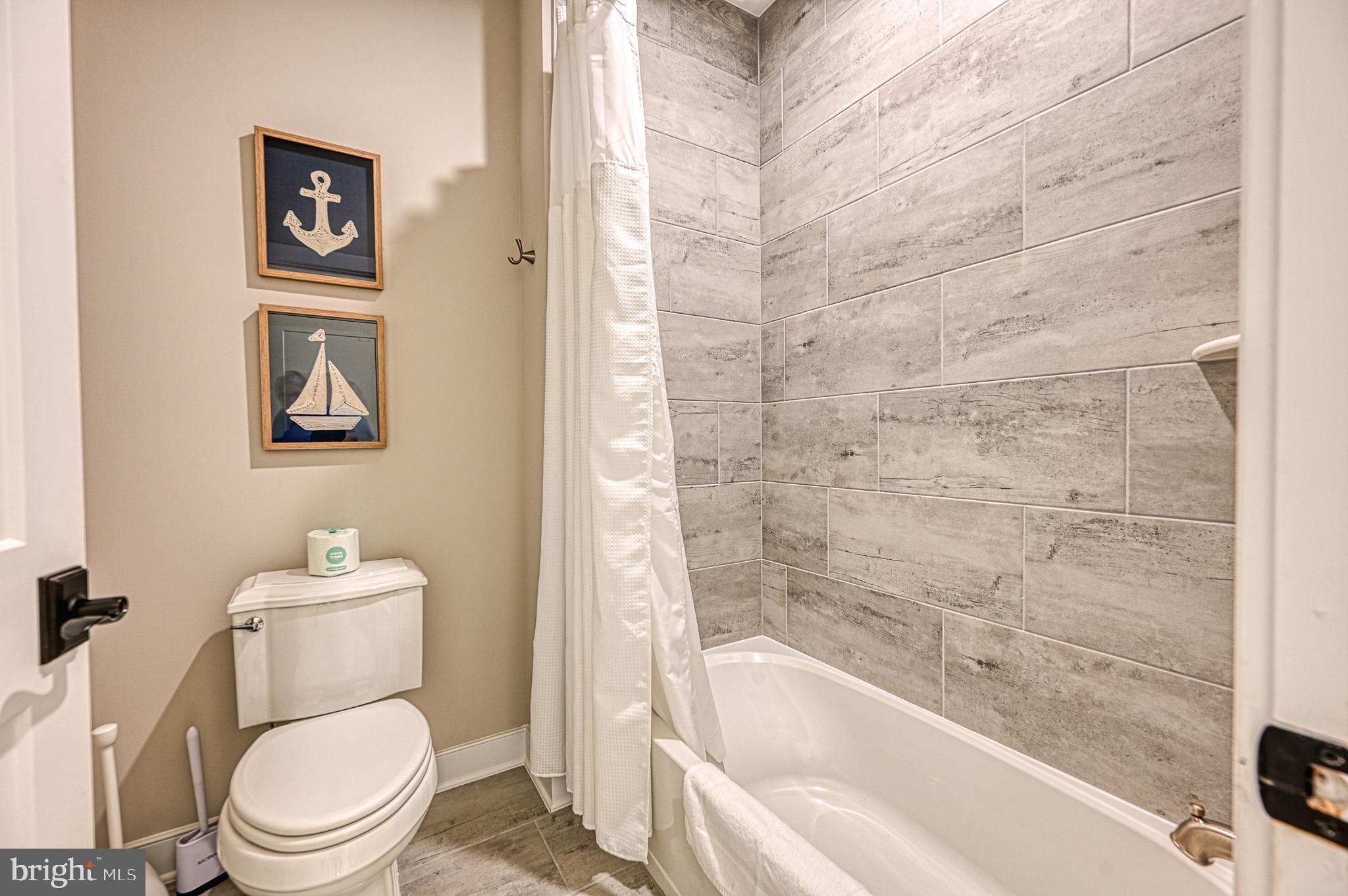 ROCK ISLAND LANDING - Residential