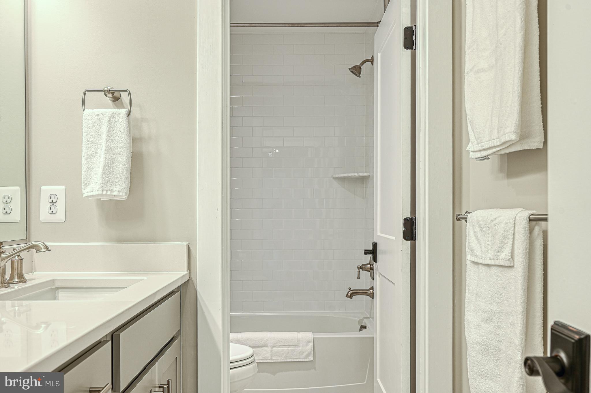 ROCK ISLAND LANDING - Residential