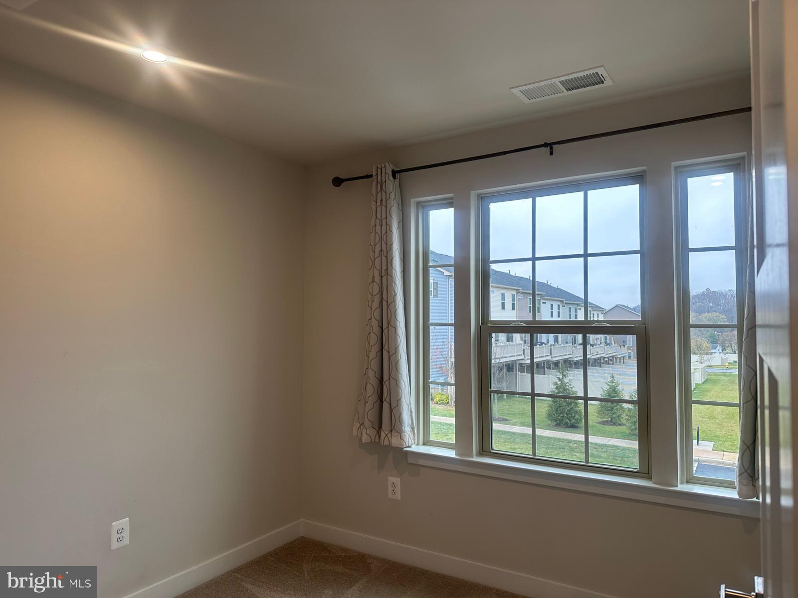 LAKE LINGANORE - Residential Lease