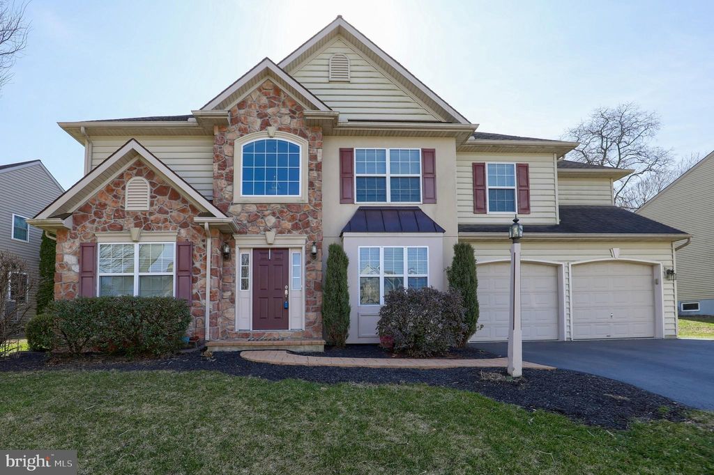 Photo of 10 CEDAR CHASE DR, MOUNTVILLE, PA 17554 (MLS # PALA2031498)