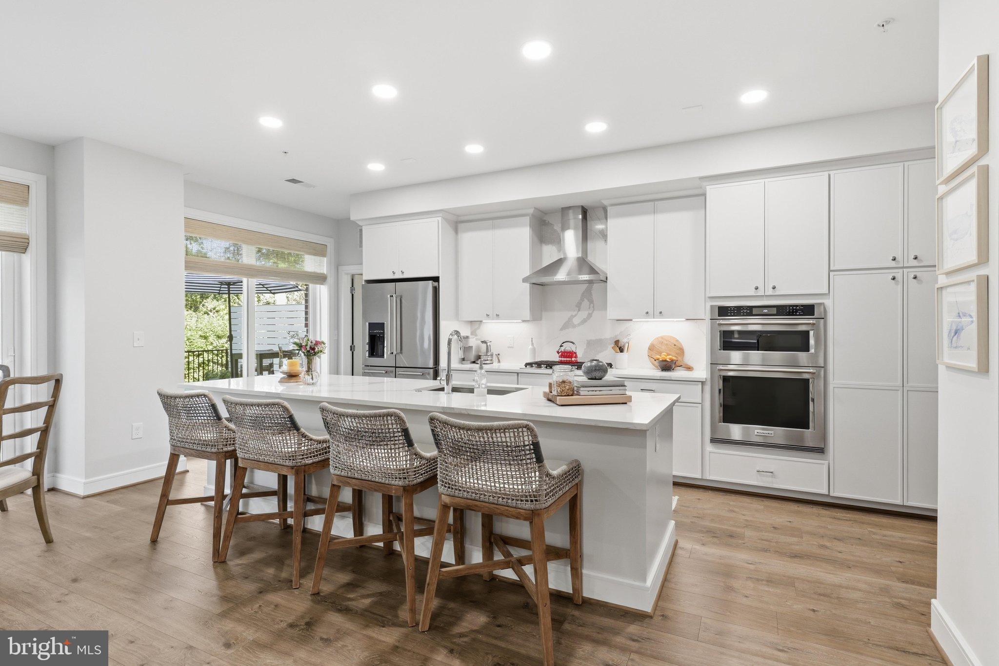 625 SLATERS LANE G-03
